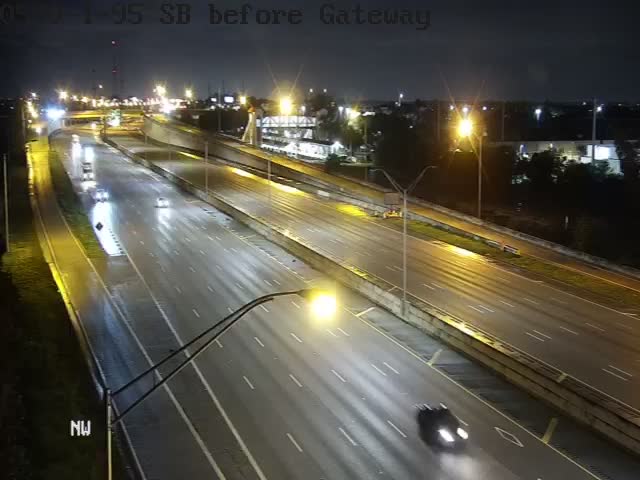 Traffic camera looking at I-95 at I-95 N of Gateway, northbound