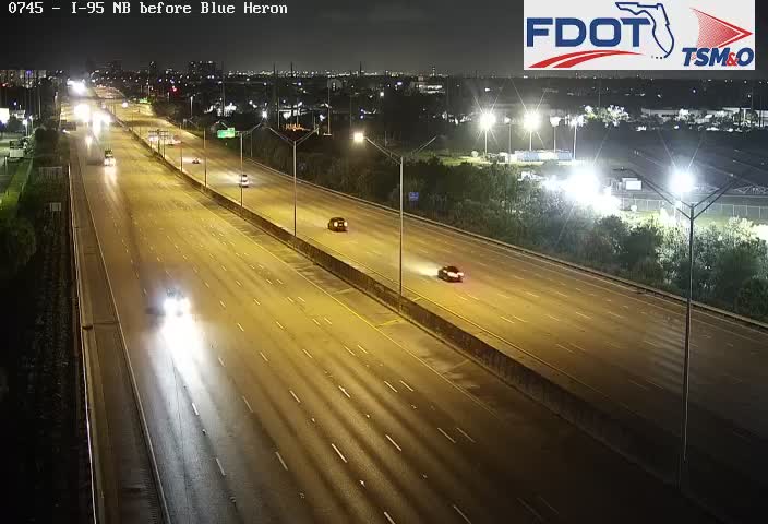 Traffic camera looking at I-95 at I-95 S of Blue Heron, northbound
