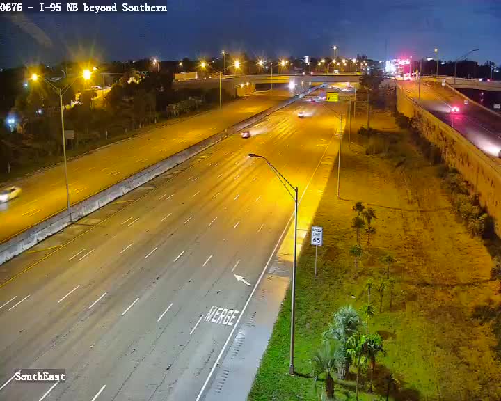 Traffic camera looking at I-95 at I-95 N of Southern, southbound